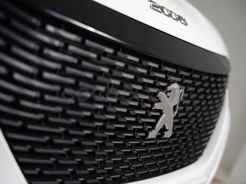 Używany Peugeot 2008 Active 100 KM (73 kW) 2021 Biały SUV