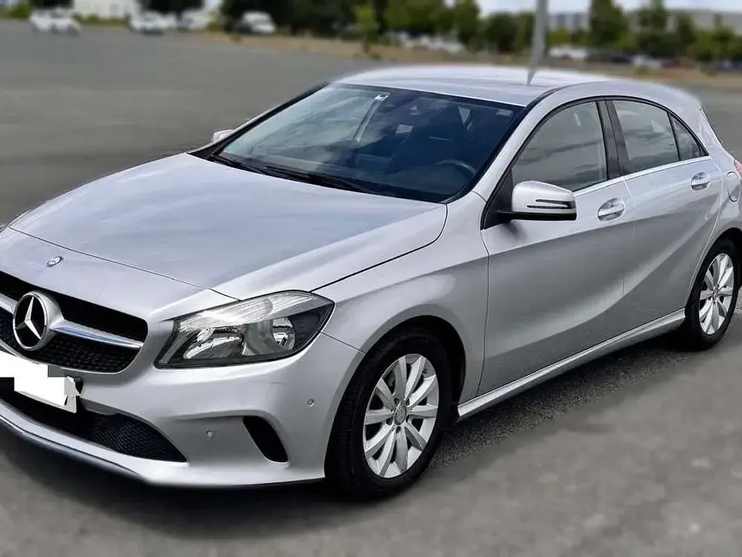 Usado Mercedes A200 Style 136 CV (100 kW) 2015 Gris Utilitario