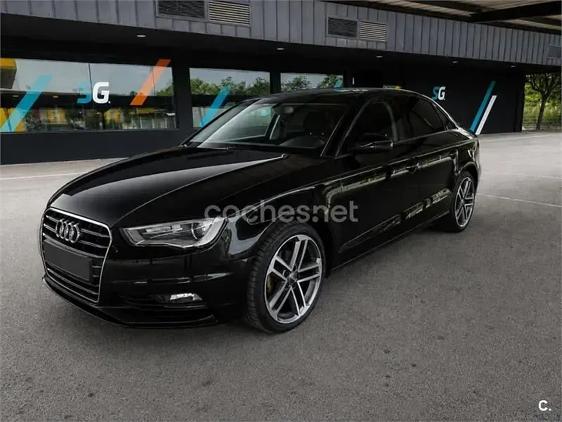 Usado Audi A3 105 CV (77 kW) 2014 Negro Berlina