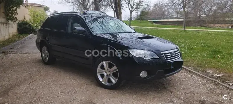 Usado Subaru Outback 150 CV (110 kW) 2008 Negro Familiar