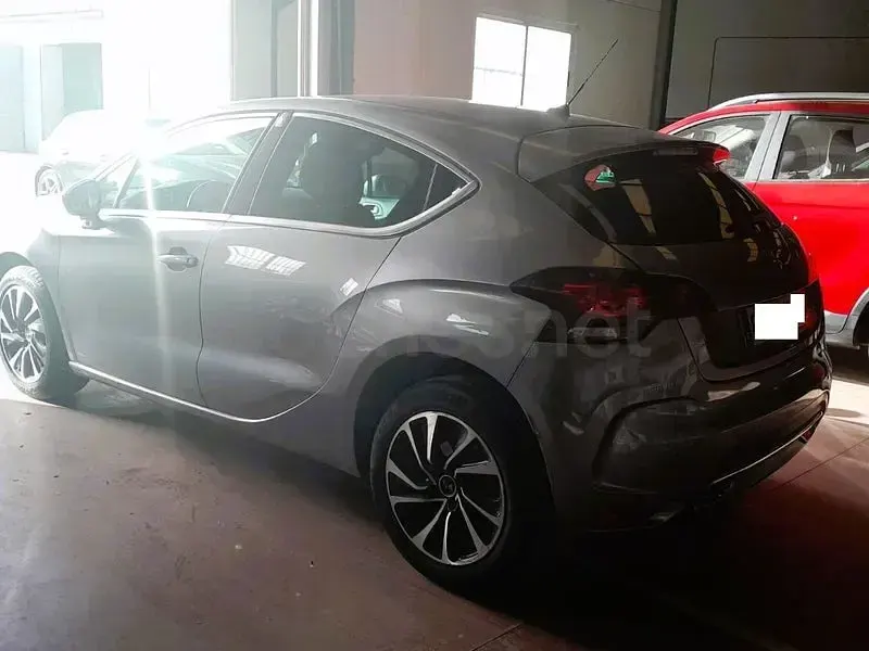 Usado DS Automobiles DS4 Style 131 CV (96 kW) 2018 Gris / plata Berlina