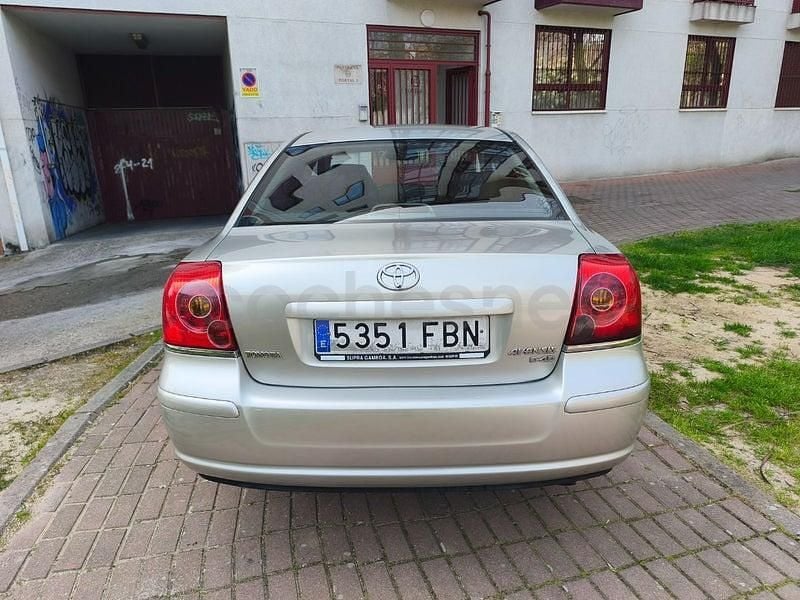Usado Toyota Avensis Executive 150 CV (110 kW) 2006 Gris / plata Berlina