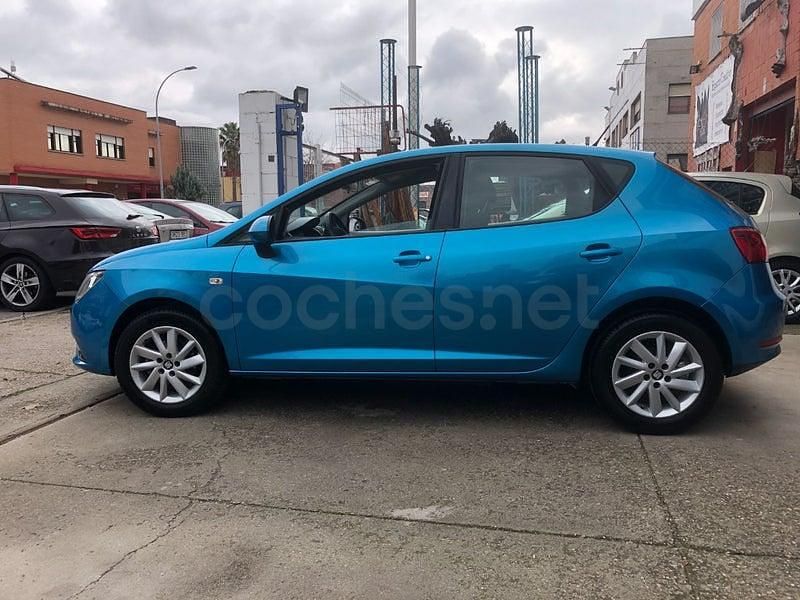 Usado Seat Ibiza I-Tech 105 CV (77 kW) 2014 Azul Berlina