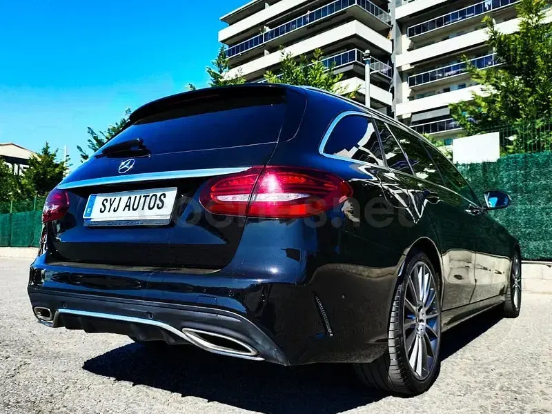 Usado Mercedes C180 156 CV (114 kW) 2020 Negro Familiar