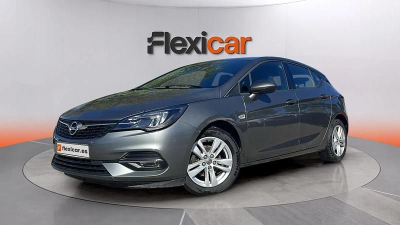 Usado Opel Astra 110 CV (80 kW) 2020 Gris Berlina