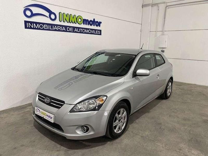 Gris Usado 2011 Kia ProCeed Utilitario | 5495 € (Buen precio) - Imagen 1/4