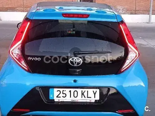 Usado Toyota Aygo X-wave 69 CV (50 kW) 2018 Azul Utilitario