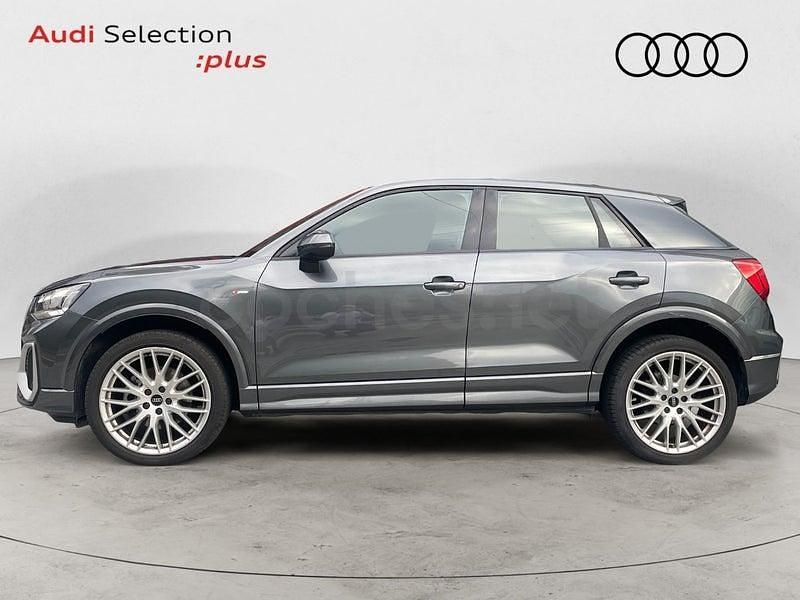 Usado Audi Q2 Ambiente 150 CV (110 kW) 2025 Gris / plata SUV