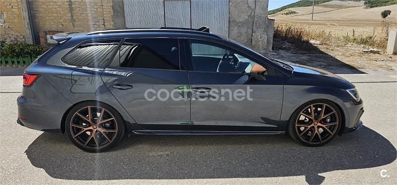 Usado Seat Leon ST 4Drive 300 CV (220 kW) 2019 Gris / plata Familiar