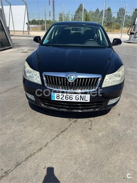Negro Usado 2009 Skoda Octavia Executive Berlina | 5500 € (Precio justo) - Imagen 1/4