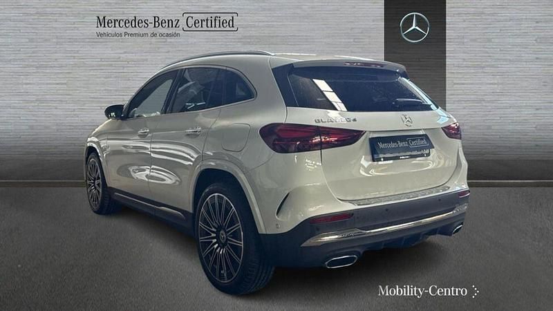 Usado Mercedes GLA220 AMG line 190 CV (139 kW) 2024 Blanco digital SUV