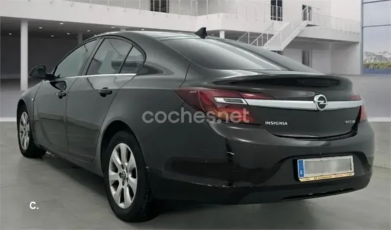 Usado Opel Insignia Selective 140 CV (102 kW) 2015 Marrón Berlina