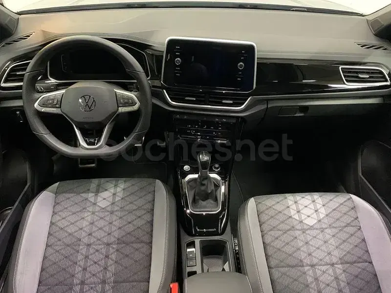 Usado VW T-Roc R-line 150 CV (110 kW) 2025 Gris / plata SUV