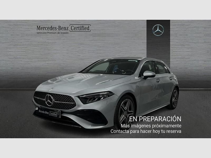 Gris / plateado Usado 2025 Mercedes A180 Berlina | 31.990 € (Precio justo) - Imagen 1/4