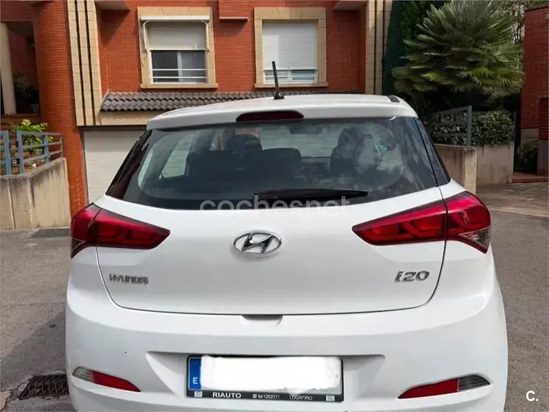 Usado Hyundai i20 84 CV (61 kW) 2018 Blanco Berlina