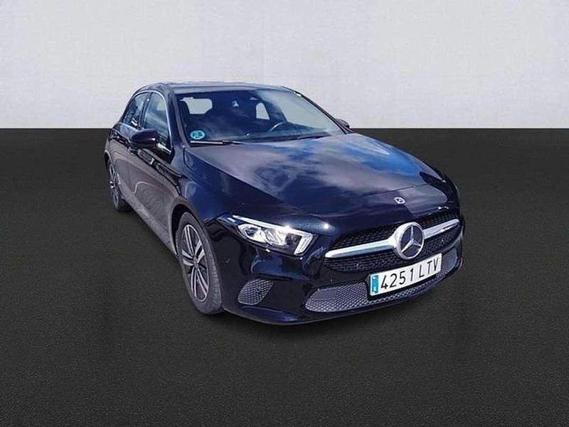 Usado Mercedes A180 116 CV (85 kW) 2021 Negro Utilitario