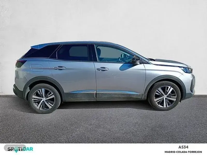 Usado Peugeot 3008 Allure 130 CV (95 kW) 2022 Gris SUV