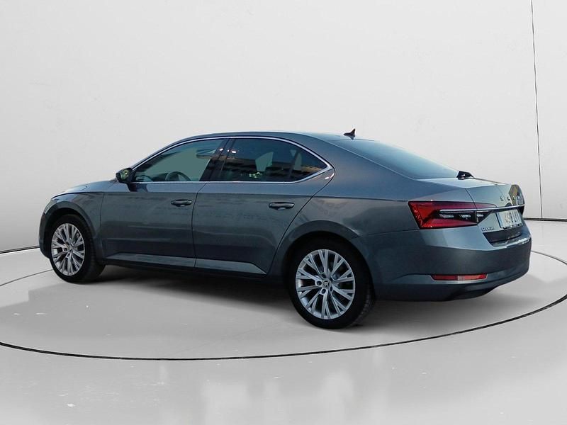 Usado Skoda Superb Style 150 CV (110 kW) 2022