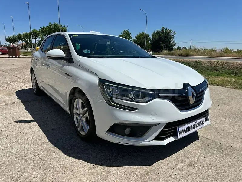 Usado Renault Mégane Business 95 CV (69 kW) 2020 Blanco Berlina