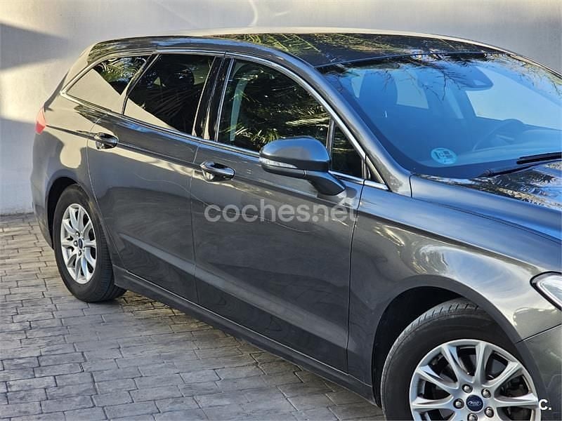 Usado Ford Mondeo Trend 150 CV (110 kW) 2019 Gris / plata Familiar