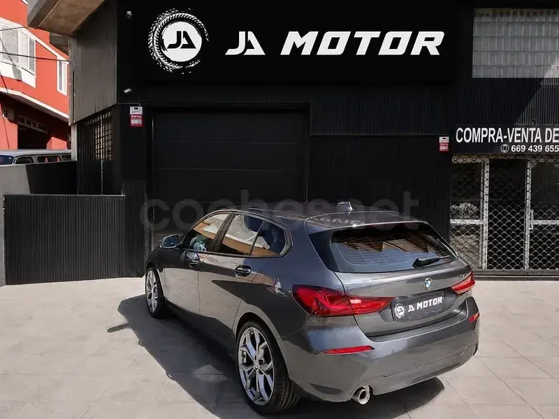 Usado BMW 118 136 CV (100 kW) 2020 Gris / plata Berlina