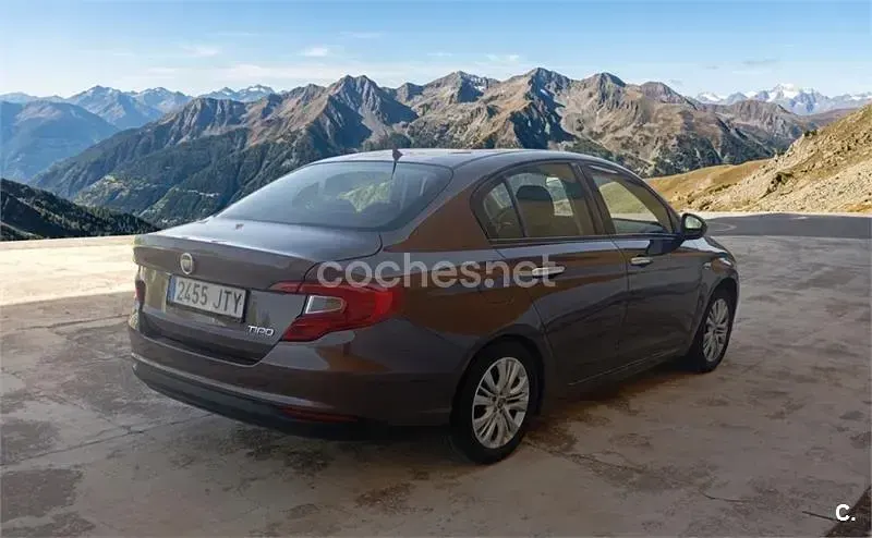 Usado Fiat Tipo Lounge 95 CV (69 kW) 2017 Marrón Berlina