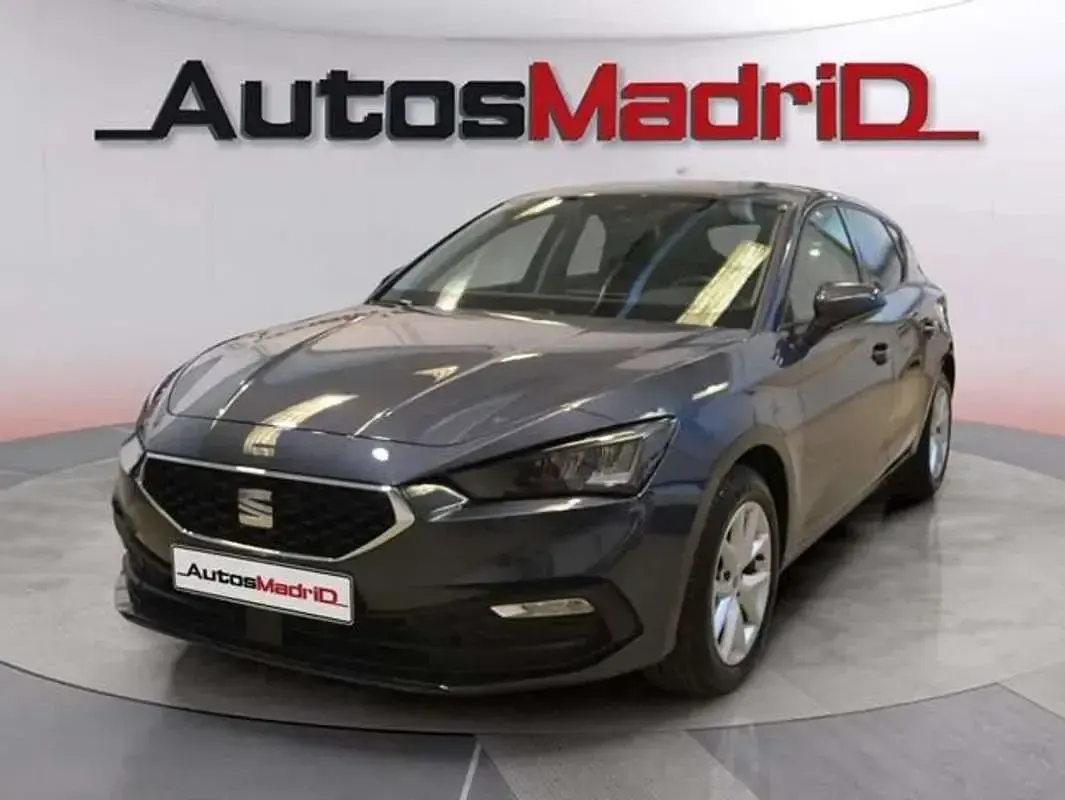 Usado Seat Leon Style 110 CV (80 kW) 2022 Gris / plata Berlina