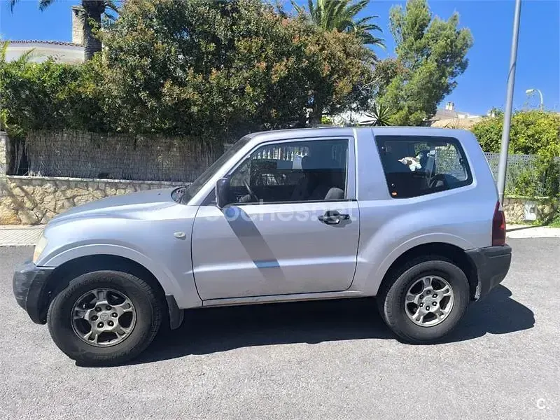 Usado Mitsubishi Montero 160 CV (117 kW) 2004 Gris / plata SUV