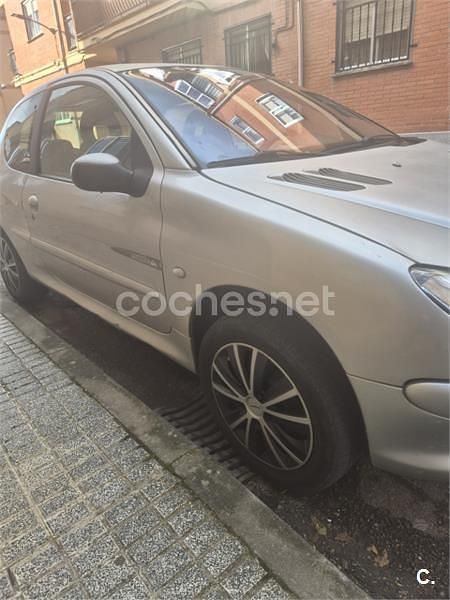 Usado Peugeot 206 90 CV (66 kW) 2004 Gris / plata Berlina