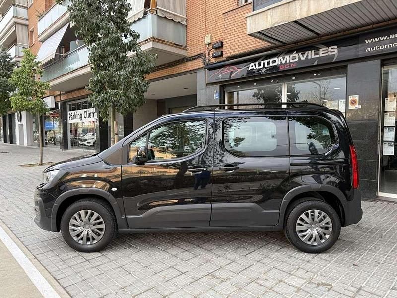 Usado Peugeot Rifter Allure 131 CV (96 kW) 2022 Negro Monovolumen