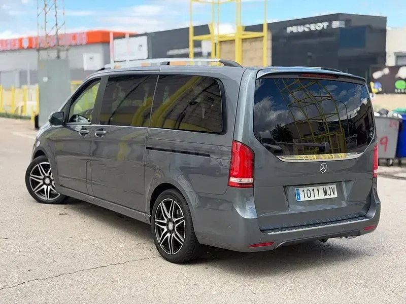 Usado Mercedes V220 Exclusive 163 CV (119 kW) 2018 Gris / plata Monovolumen