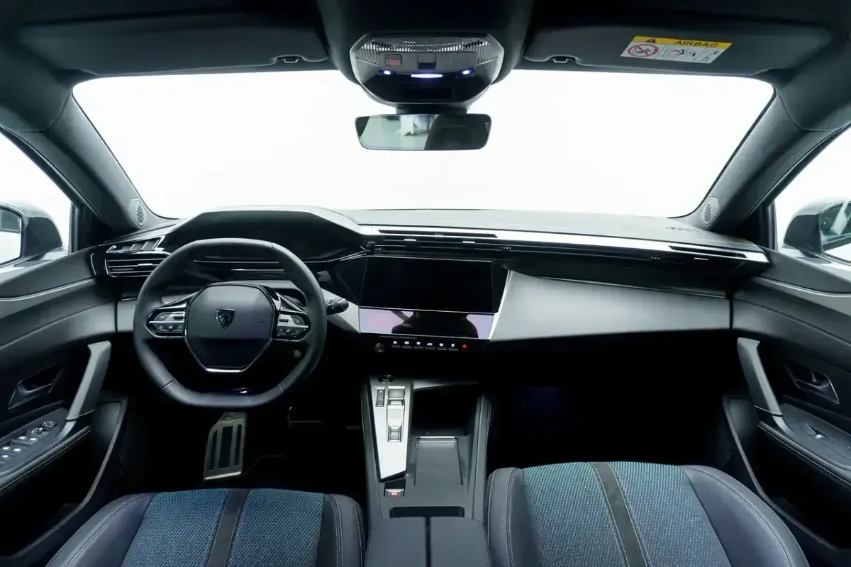 Usado Peugeot 208 114 kW (156 CV) 2023 Blanco Utilitario