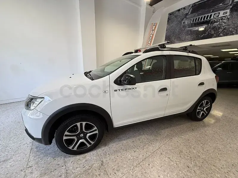 Usado Dacia Sandero Comfort 101 CV (74 kW) 2021 Blanco Berlina