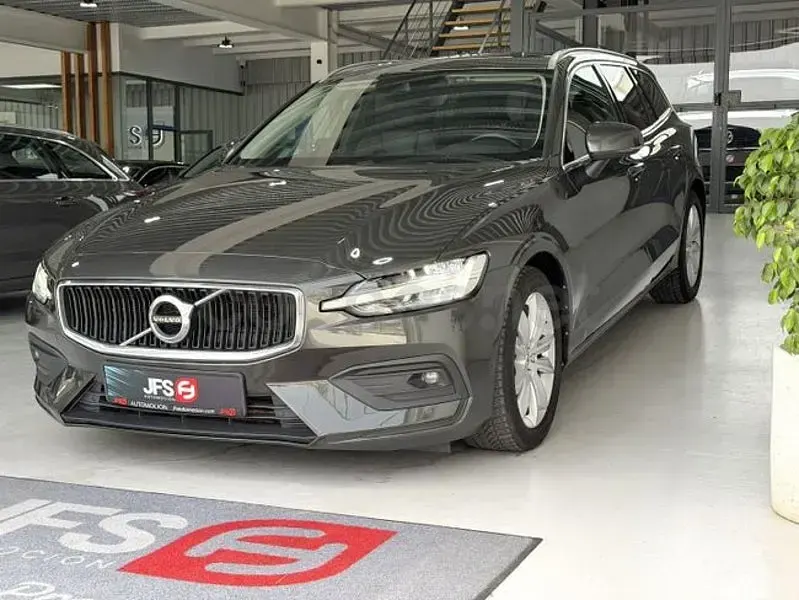 Usado Volvo V60 150 CV (110 kW) 2020 Gris / plata Familiar
