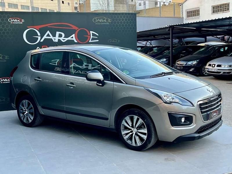 Usado Peugeot 3008 Active 120 CV (88 kW) 2014 Gris Familiar
