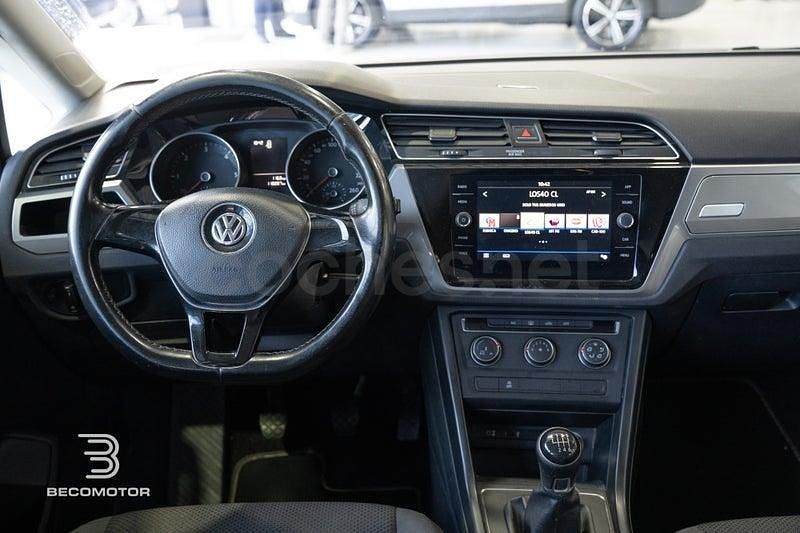 Usado VW Touran Advance 115 CV (84 kW) 2017 Marrón Monovolumen