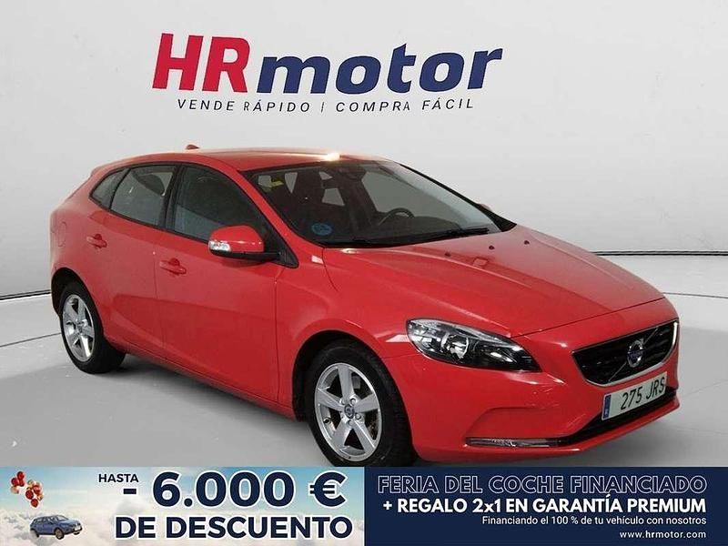 Usado Volvo V40 Kinetic 121 CV (88 kW) 2016 Rojo Utilitario