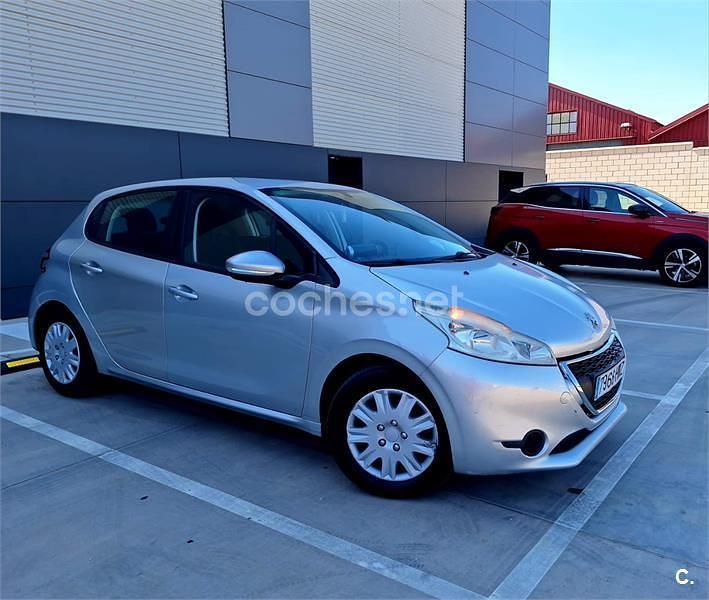Gris / plata Usado 2014 Peugeot 208 Active Utilitario | 4200 € (Super precio) - Imagen 1/2