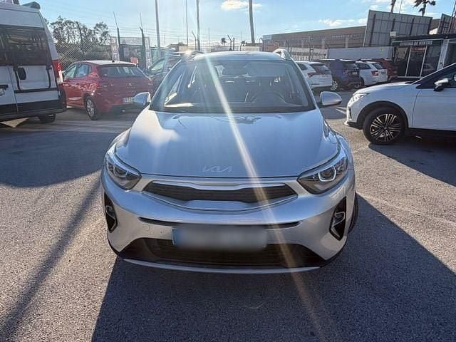 Usado Kia Stonic 100 CV (73 kW) 2022 Gris SUV
