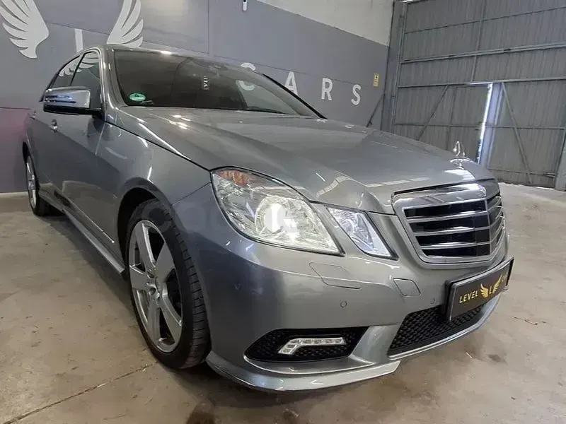 Usado Mercedes E350 Avantgarde 272 CV (200 kW) 2010 Gris / plata Berlina