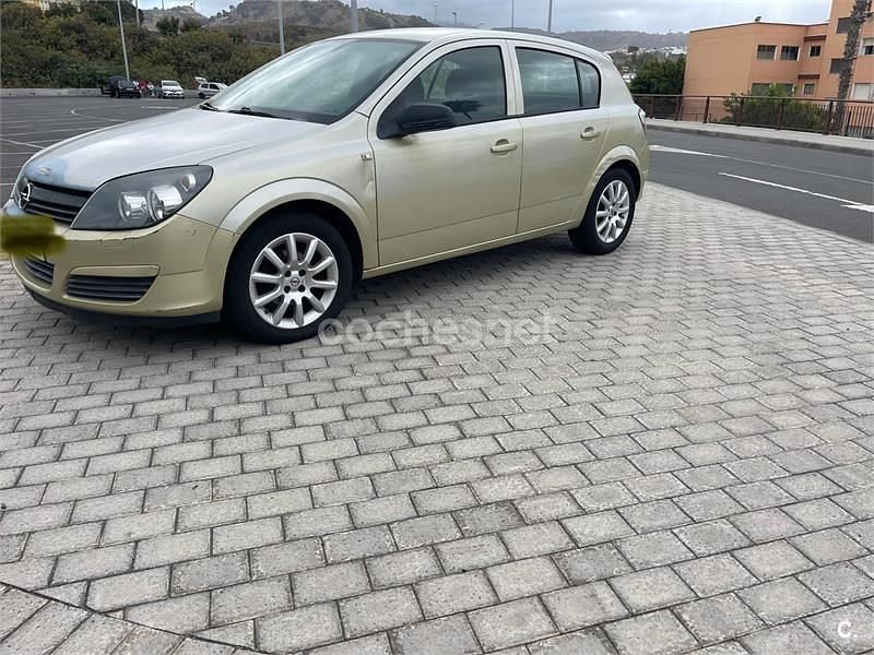 Amarillo Usado 2005 Opel Astra Enjoy Berlina | 1800 € (Buen precio) - Imagen 1/4