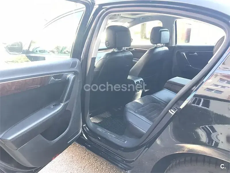 Usado VW Passat Highline 140 CV (102 kW) 2011 Negro Berlina