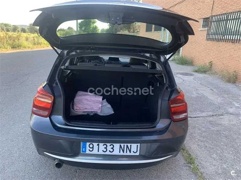 Usado BMW 118 Comfort Edition 143 CV (105 kW) 2012 Gris / plata Utilitario