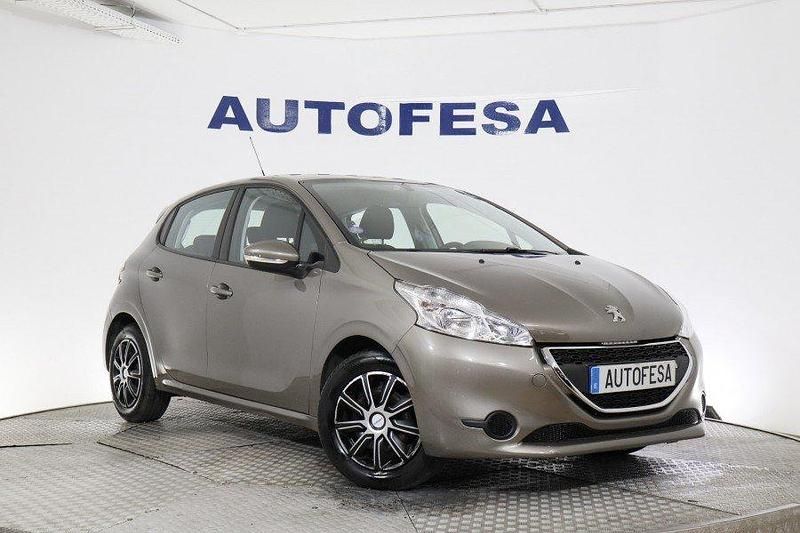 Usado Peugeot 208 Active 82 CV (60 kW) 2014 Plateado Utilitario