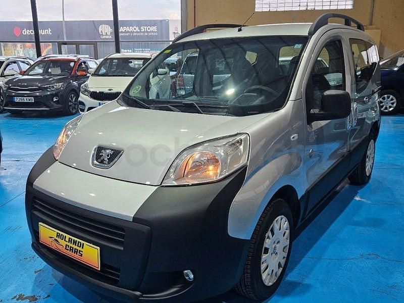 Usado Peugeot TePee 68 CV (50 kW) 2010 Gris / plata Monovolumen