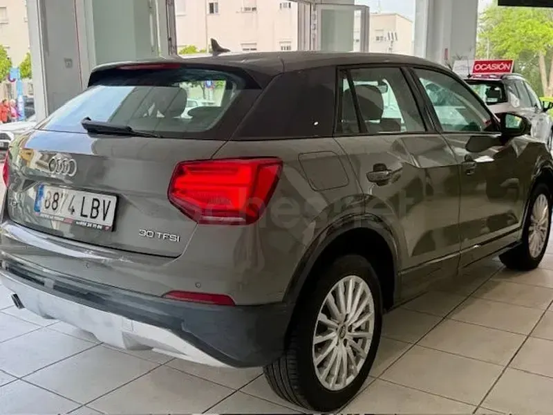 Usado Audi Q2 Design 116 CV (85 kW) 2019 Gris / plata SUV