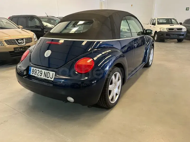 Usado VW New Beetle 100 CV (73 kW) 2004 Azul Utilitario