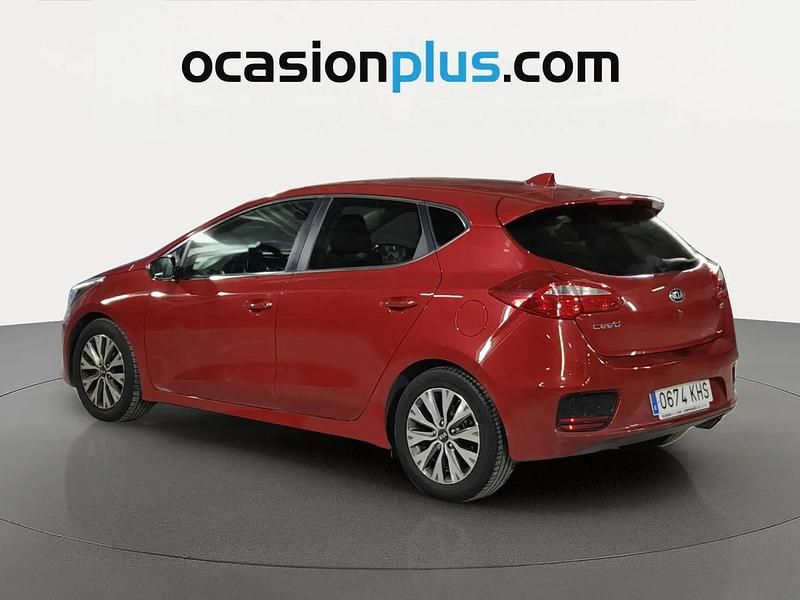 Käytetty Kia Ceed 100 HP (73 kW) 2018 Punainen Viistoperä