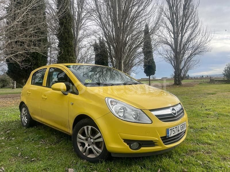 Amarillo Usado 2009 Opel Corsa Berlina | 2999 € (Buen precio) - Imagen 1/4