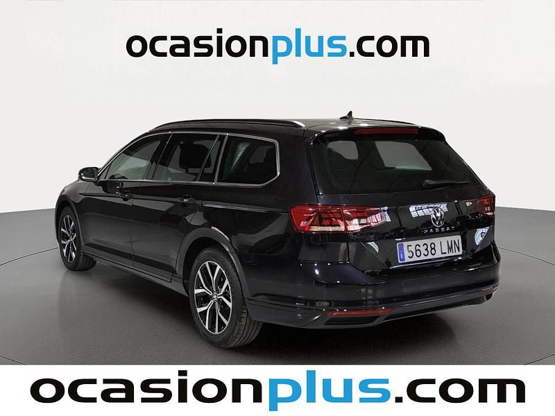 Usado VW Passat Executive 122 CV (89 kW) 2021 Negro Familiar